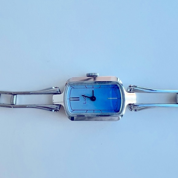 ❤️Wind up vintage bracelet watch with small square blue face, in stainless steel - Picture 4 of 12